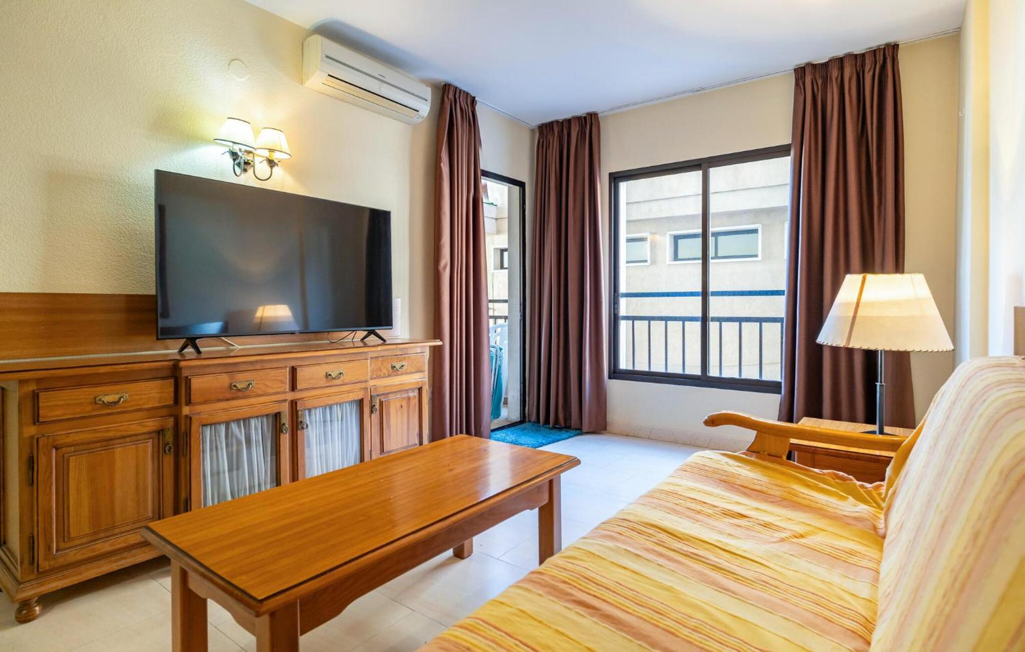1 Bedroom Amazing In Apartment Fuengirola